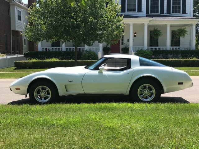 1978 White Chevrolet Corvette