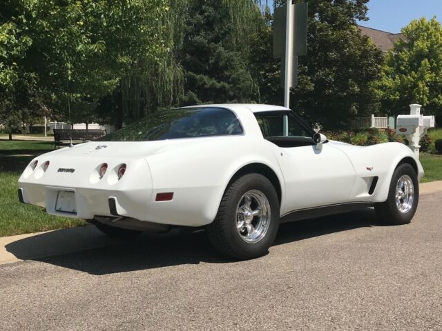 1978 White Chevrolet Corvette