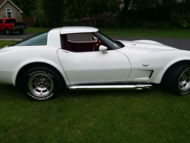 1978 White Chevrolet Corvette