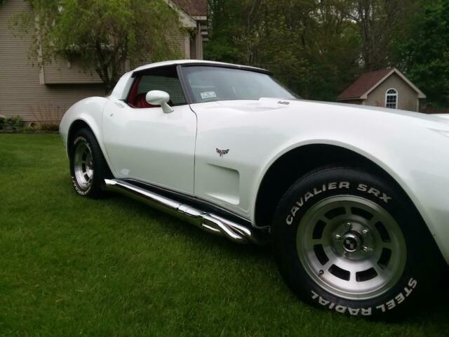1978 White Chevrolet Corvette