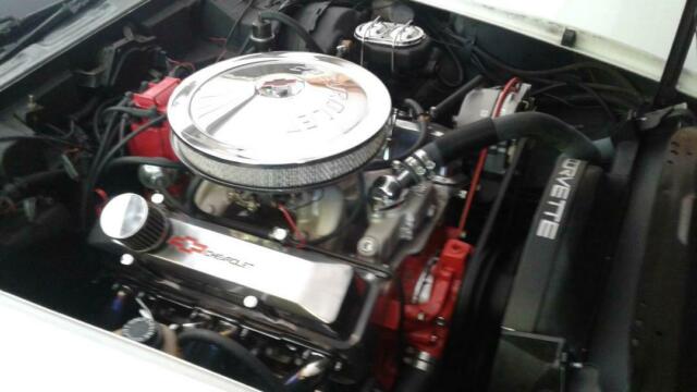 1978 White Chevrolet Corvette