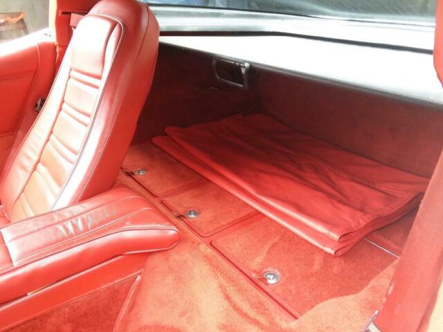 1978 White Chevrolet Corvette