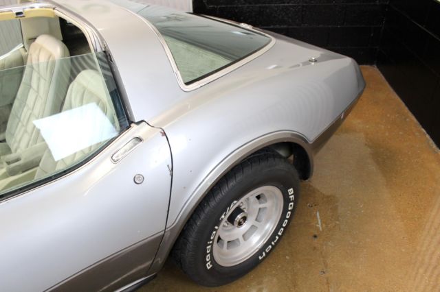 1978 Silver Chevrolet Corvette --