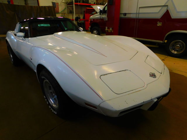 1978 White Chevrolet Corvette Coupe