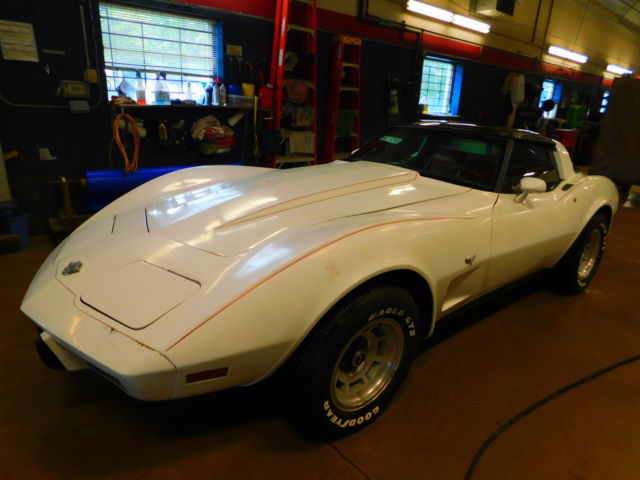 1978 White Chevrolet Corvette Coupe