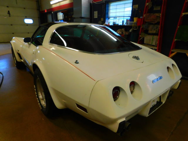 1978 White Chevrolet Corvette Coupe