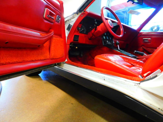 1978 White Chevrolet Corvette Coupe