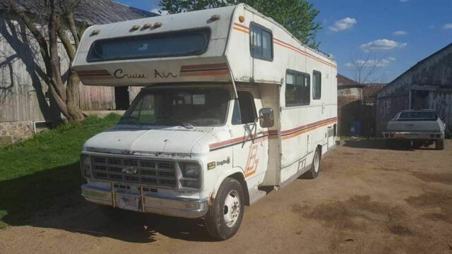 1978 White Chevrolet G30 Van Camper