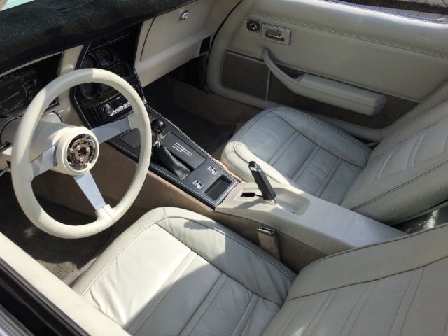 1978 White Chevrolet Corvette Coupe