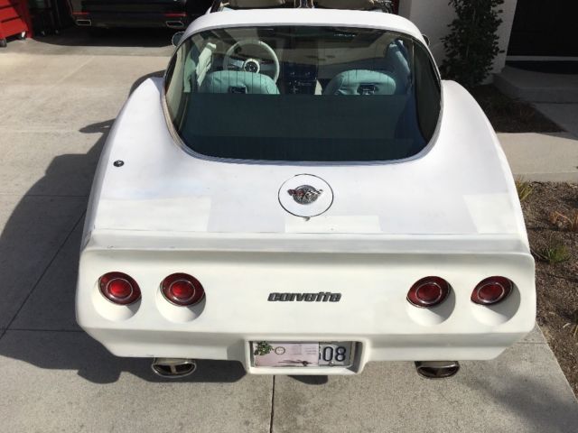 1978 White Chevrolet Corvette Coupe