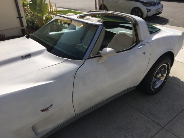 1978 White Chevrolet Corvette Coupe