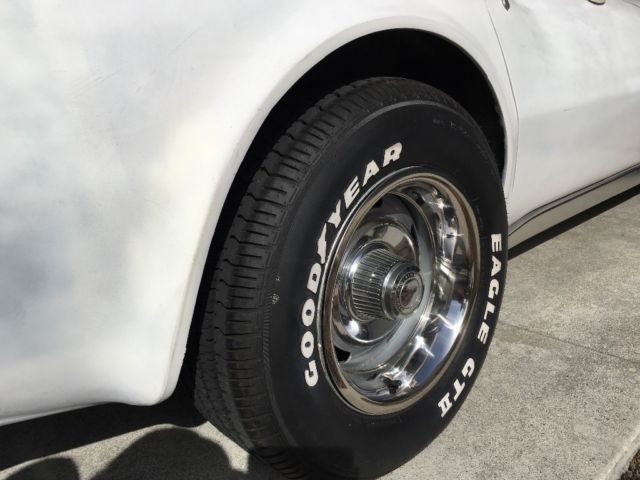 1978 White Chevrolet Corvette Coupe