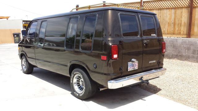 1978 Brown Dodge Tradesman B200 van