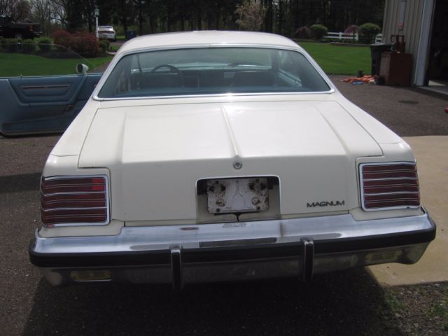 1978 White Dodge Charger Coupe