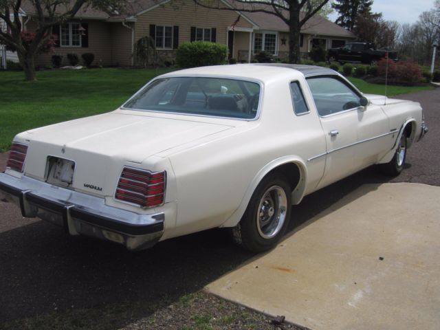 1978 White Dodge Charger Coupe