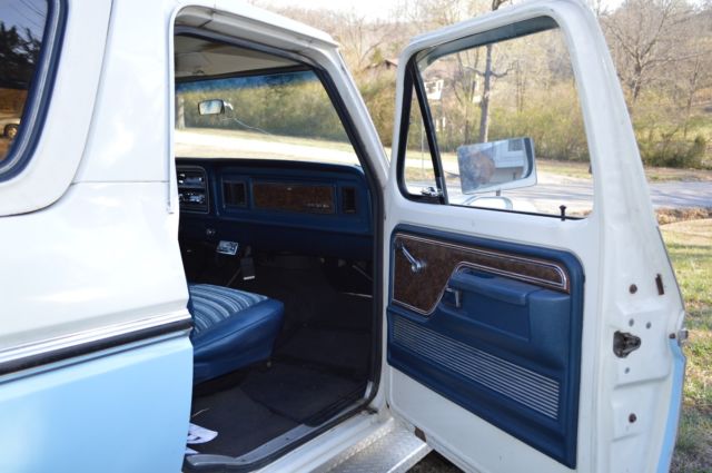 1978 Blue/White Ford Bronco SUV