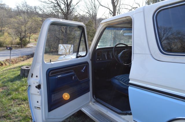 1978 Blue/White Ford Bronco SUV