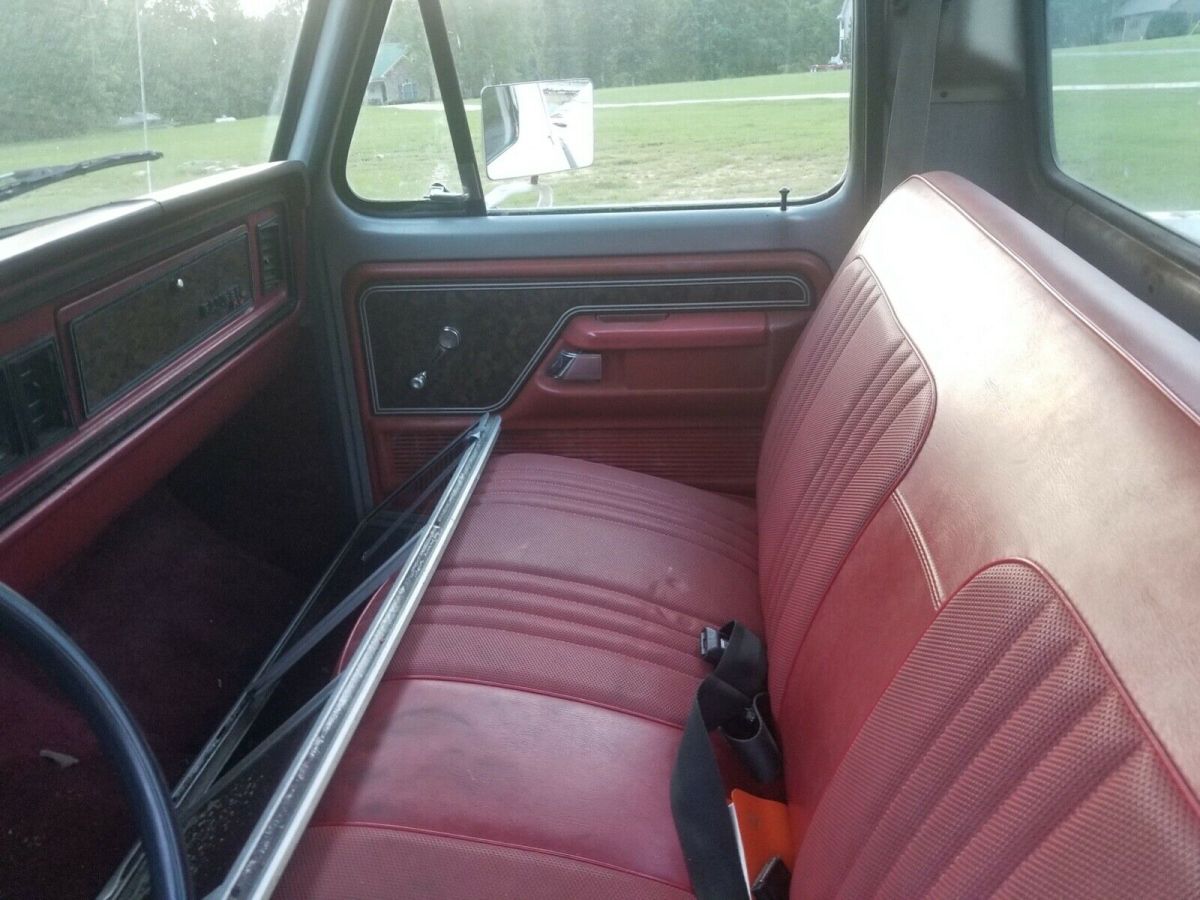 1978 White Ford F-100 Standard Cab Pickup