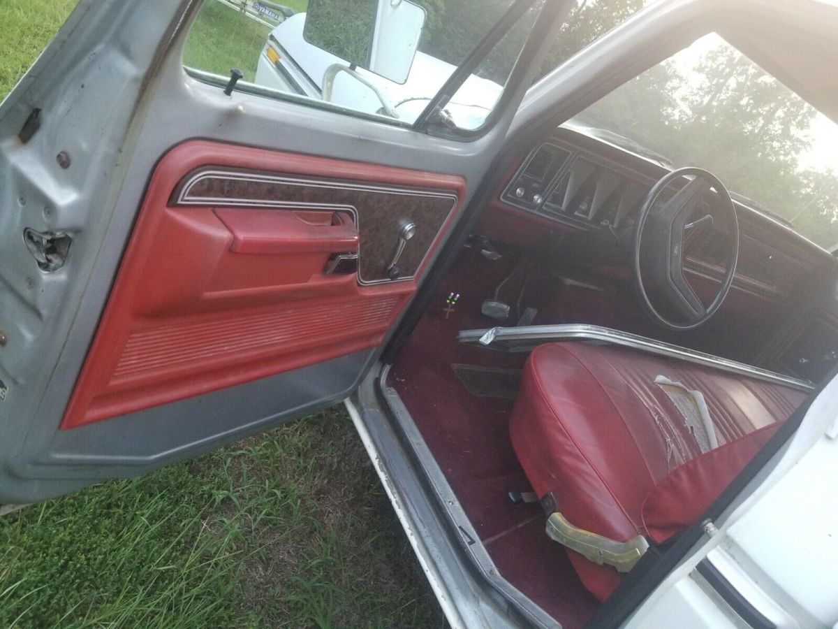 1978 White Ford F-100 Standard Cab Pickup