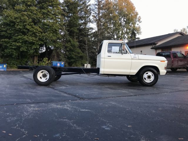 1978 White Ford F-350 Cab & Chassis