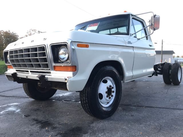 1978 White Ford F-350 Cab & Chassis