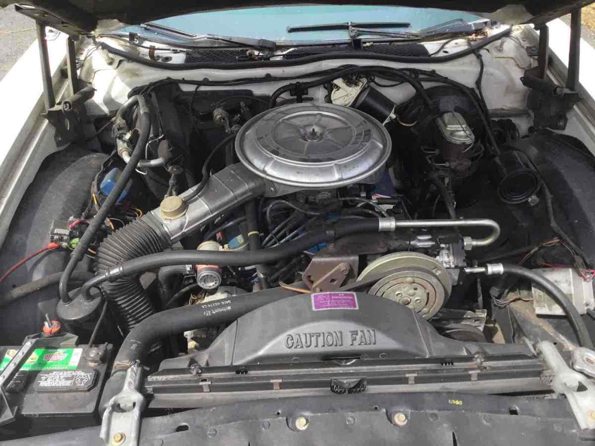 1978 White Ford LTD II