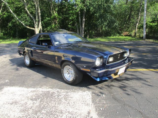 1978 METALIC INDIGO Ford Mustang 2 + 2 cOBRA
