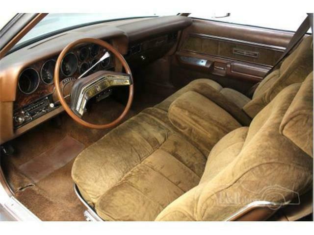 1978 grijs/beige Ford Thunderbird --