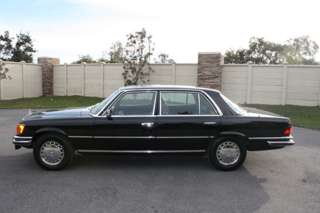 1978 Black Mercedes-Benz 400-Series Sedan