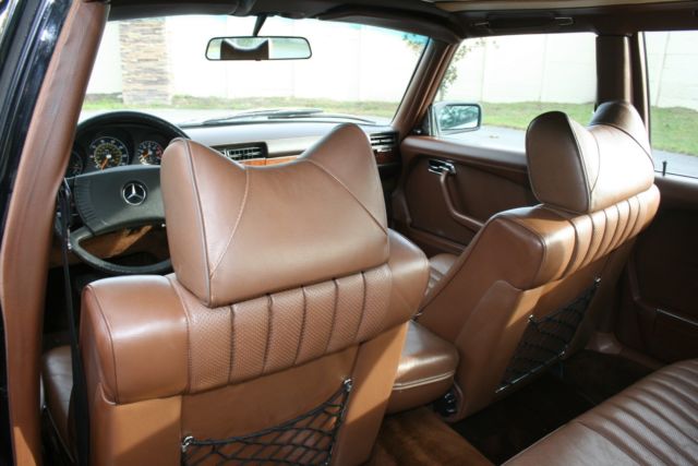 1978 Black Mercedes-Benz 400-Series Sedan