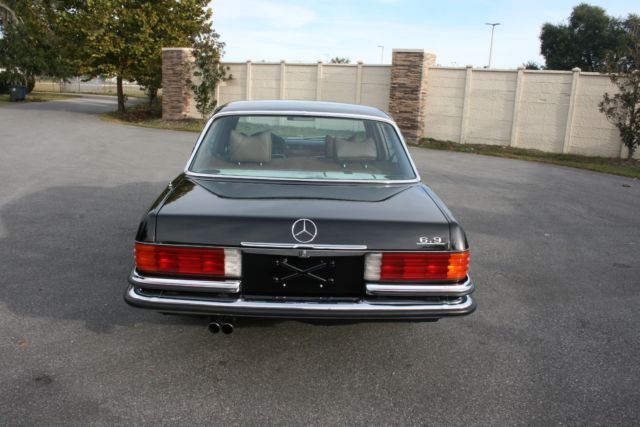 1978 Black Mercedes-Benz 400-Series Sedan