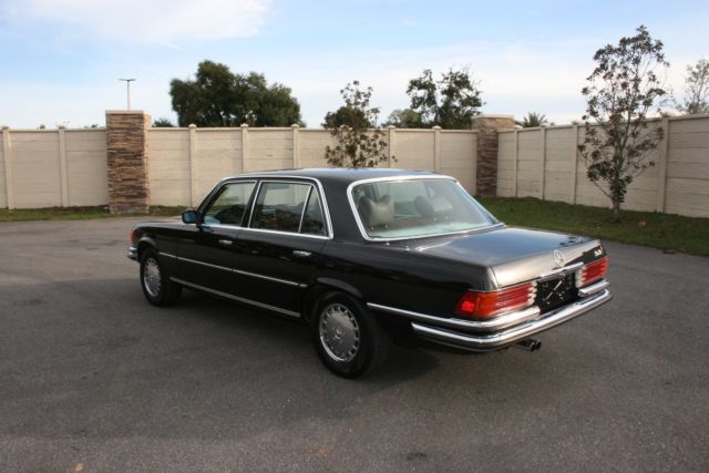 1978 Black Mercedes-Benz 400-Series Sedan