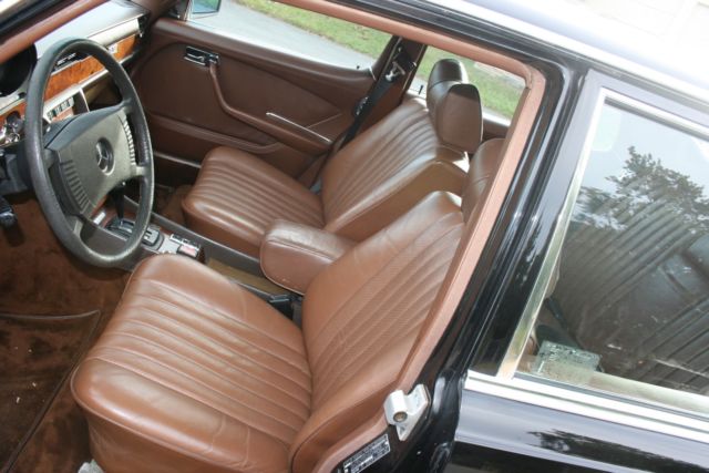 1978 Black Mercedes-Benz 400-Series Sedan