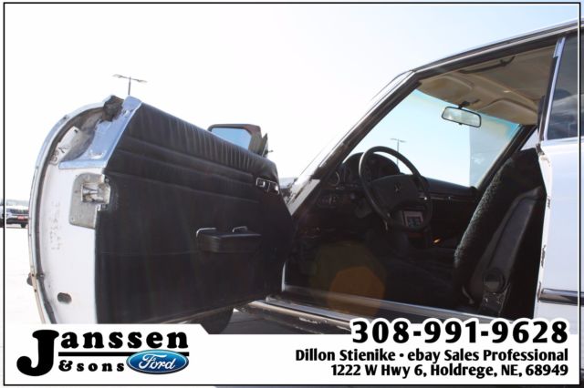 1978 White Mercedes-Benz 400-Series 2-door coupe