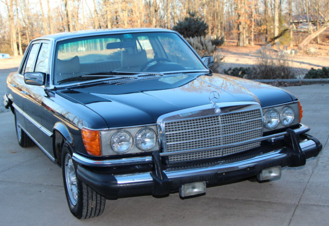 1978 Dark Blue Mercedes-Benz 300-Series 4-dr sedan