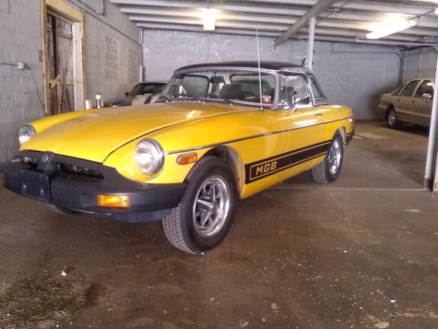 1978 YELLOW MG MGB Convertible
