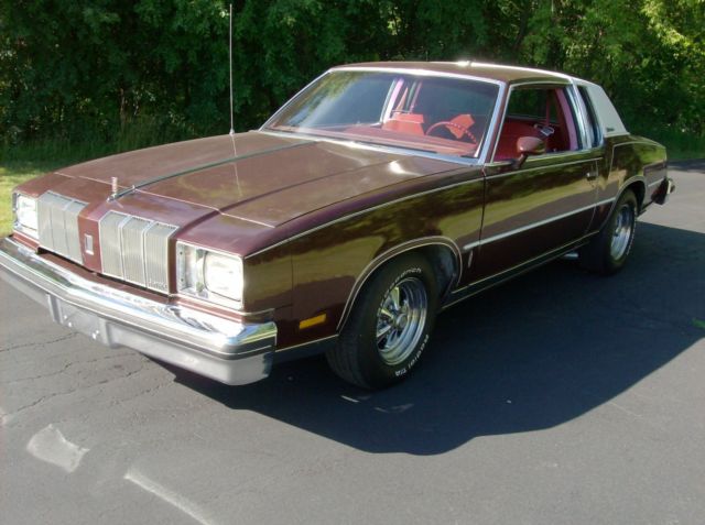 1978 Burgundy Oldsmobile Cutlass