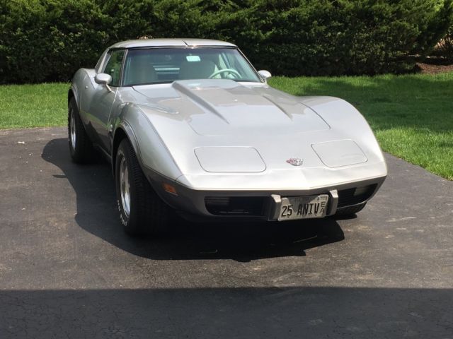 1978 Silver Chevrolet Corvette Coupe