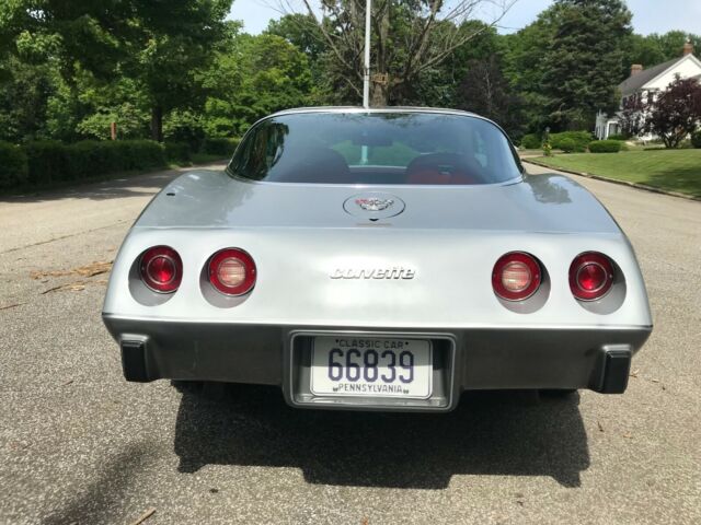 1978 Silver/Gray Chevrolet Corvette Coupe