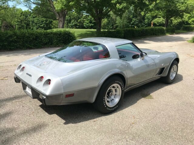 1978 Silver/Gray Chevrolet Corvette Coupe