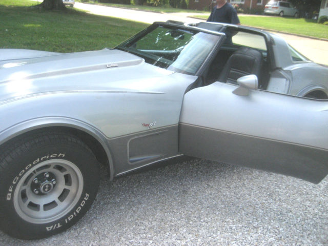 1978 SILVER WITH GRAY Chevrolet Corvette Coupe