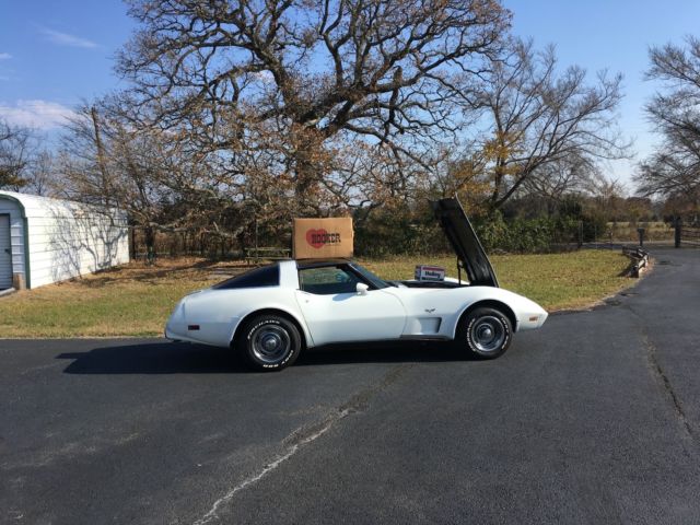 1978 White Chevrolet Corvette Coupe