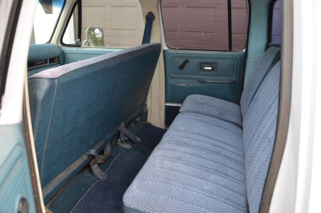 1978 White Chevrolet Suburban