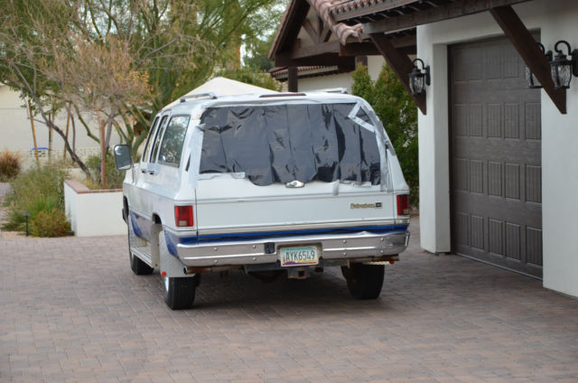 1978 White Chevrolet Suburban
