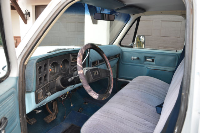 1978 White Chevrolet Suburban