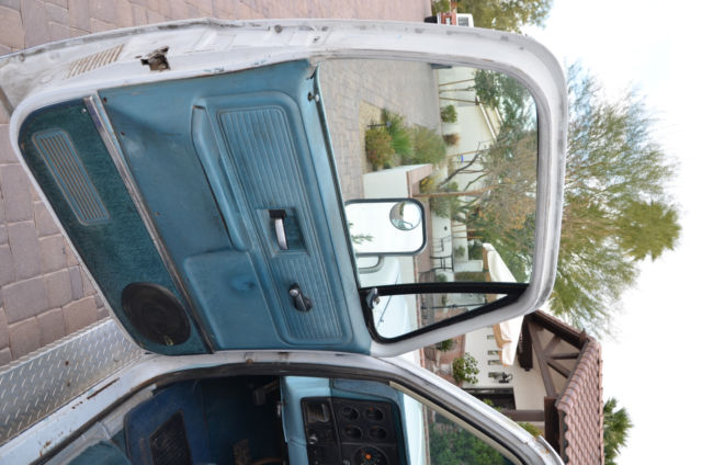 1978 White Chevrolet Suburban