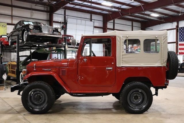 1978 Red Toyota FJ 40 SUV