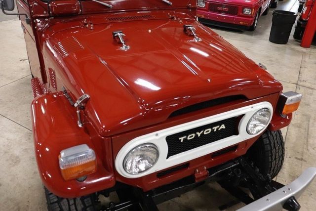 1978 Red Toyota FJ 40 SUV