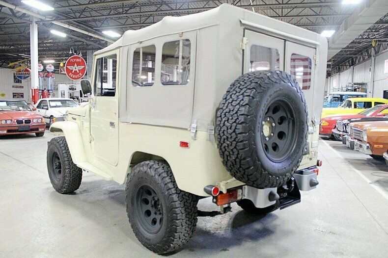 1978 Beige Toyota FJ 40 SUV