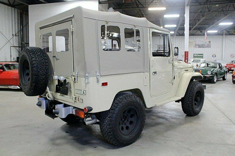 1978 Beige Toyota FJ 40 SUV